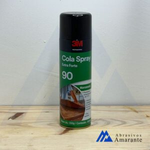 A Cola Spray 90 3M™ Extra Forte é ideal para profissionais que precisam de colagem extra forte, rápida e limpa. Resistente ao calor, é perfeita para acelerar processos de montagem em madeira, fórmica, laminados, metais e plásticos.